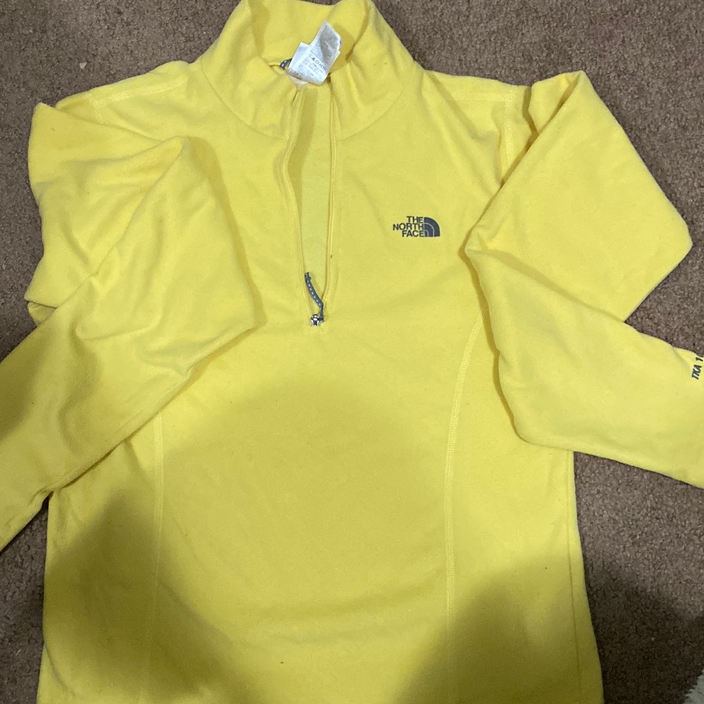 North face light yellow fleece size girls XL can also fit adults